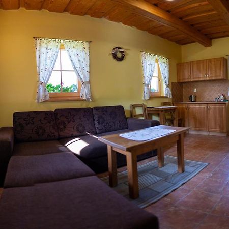 Koliba U Kuba A Rekreacne Domy Hrustin Exterior foto
